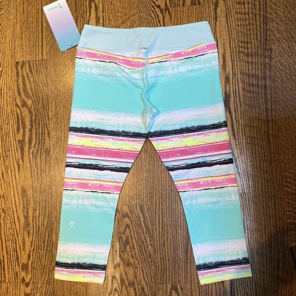 Brand new Ivivva Rhythmic crop. Would also fit a Lululemon size 4 - Picture 2 of 3